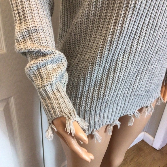 Almost Famous Gray Cold Shoulder Fringe Pullover Turtleneck Sweater Size Medium - Picture 3 of 9
